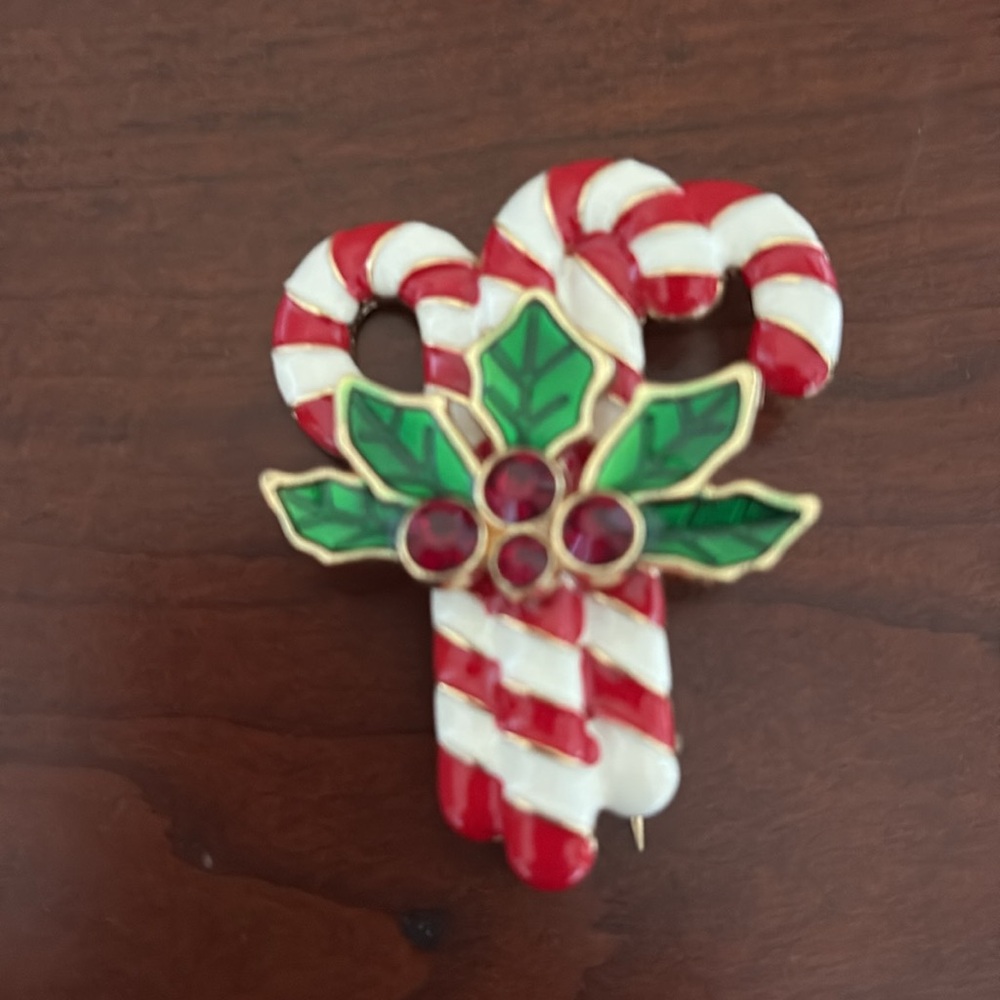 Vintage Christmas jewelry pins - Picture 8 of 8
